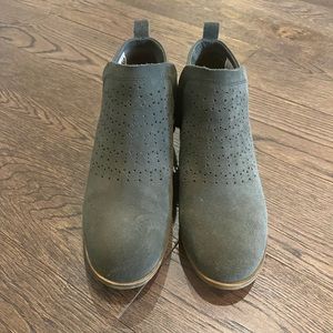 Tom’s Suede Green Booties